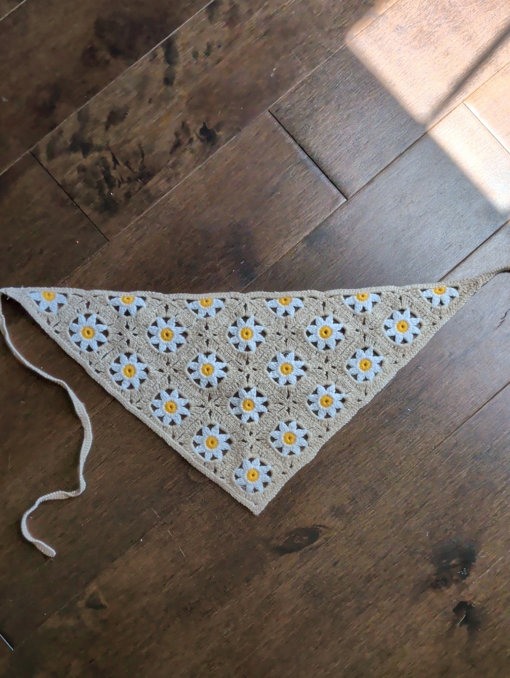 Handmade‎ Daisy Crochet Triangle Bandana Scarf - Cream with White & Yellow